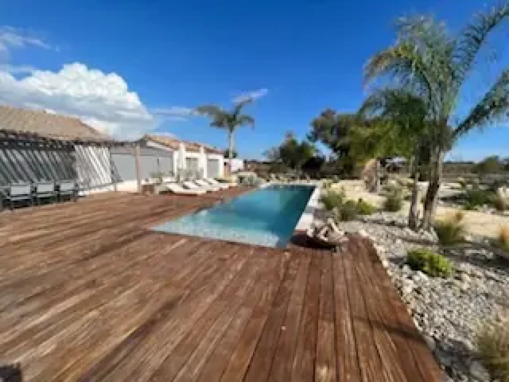 Réalisation piscine et terrasse en Camargue